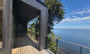 Espectacular casa con increíble vista al lago Llanquihue sobre terreno de 1,1 hectárea