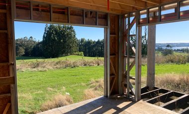 Se vende casa a medio terminar en parcelación como oportunidad de inversión en Frutillar