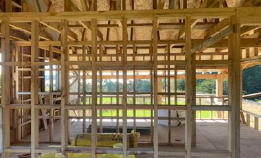 Se vende casa a medio terminar en parcelación como oportunidad de inversión en Frutillar