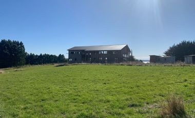 Se vende casa a medio terminar en parcelación como oportunidad de inversión en Frutillar