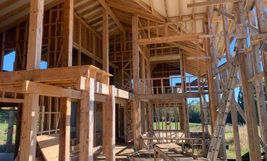 Se vende casa a medio terminar en parcelación como oportunidad de inversión en Frutillar