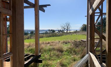 Se vende casa a medio terminar en parcelación como oportunidad de inversión en Frutillar