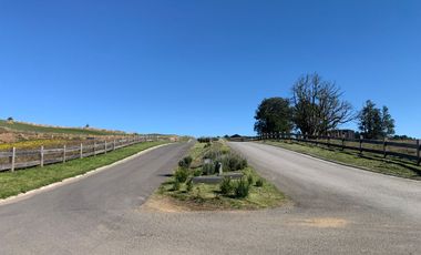 Se vende casa a medio terminar en parcelación como oportunidad de inversión en Frutillar