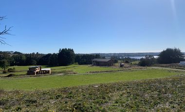 Se vende casa a medio terminar en parcelación como oportunidad de inversión en Frutillar