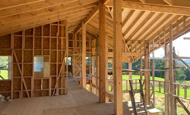 Se vende casa a medio terminar en parcelación como oportunidad de inversión en Frutillar