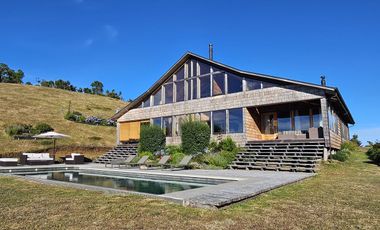 Espectacular casa con hermosa vista al mar, Castro, Chiloé