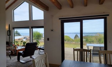 Espectacular casa con gran vista al lago Llanquihue en Punta Larga