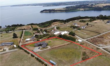 Espectacular casa con gran vista al lago Llanquihue en Punta Larga