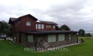 Espectacular terreno de 6,63 hectáreas con casa de 232 m2 a 32 km de Castro, Chiloé