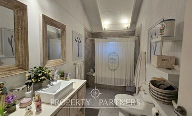 Increíble casa de 500 m2 en Puerto Klocker con vistas impactantes al lago y los volcanes con acceso al lago.