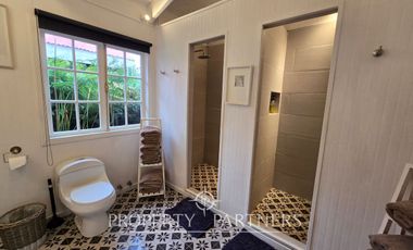 Increíble casa de 500 m2 en Puerto Klocker con vistas impactantes al lago y los volcanes con acceso al lago.