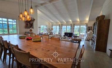 Increíble casa de 500 m2 en Puerto Klocker con vistas impactantes al lago y los volcanes con acceso al lago.