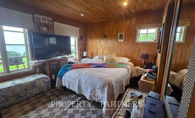 Espectacular parcela de 5.140m2 con vistas y casa de 96 m2, acceso al lago en Puerto Klocker