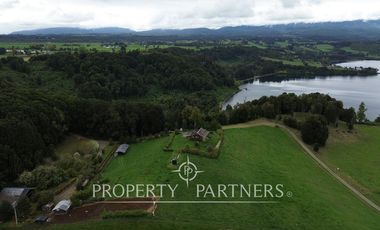 Espectacular parcela de 5.140m2 con vistas y casa de 96 m2, acceso al lago en Puerto Klocker