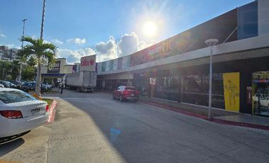 RENTA DE LOCAL EN PLAZA COMERCIAL EN CANCUN DE 800 MTS COLDWELL BANKER