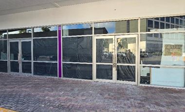 RENTA DE LOCAL EN PLAZA COMERCIAL EN CANCUN DE 800 MTS COLDWELL BANKER