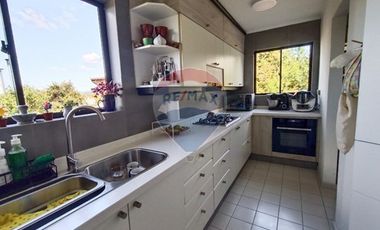 SE VENDE CASA CON VISTA DESPEJADA EN LOS NOTROS