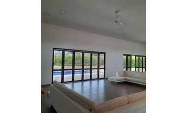 VENTA CASA CAMPESTRE VIA  VILLAVICENCIO-RESTREPO EN COND.CASA DE CAMPO