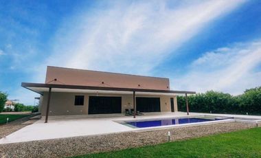VENTA CASA CAMPESTRE VIA  VILLAVICENCIO-RESTREPO EN COND.CASA DE CAMPO