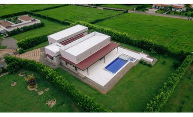 VENTA CASA CAMPESTRE VIA  VILLAVICENCIO-RESTREPO EN COND.CASA DE CAMPO