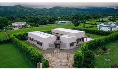 VENTA CASA CAMPESTRE VIA  VILLAVICENCIO-RESTREPO EN COND.CASA DE CAMPO