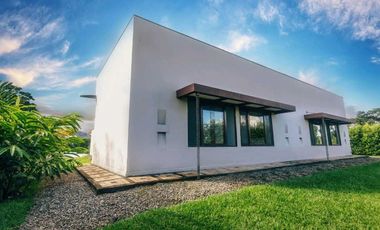 VENTA CASA CAMPESTRE VIA  VILLAVICENCIO-RESTREPO EN COND.CASA DE CAMPO