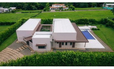 VENTA CASA CAMPESTRE VIA  VILLAVICENCIO-RESTREPO EN COND.CASA DE CAMPO