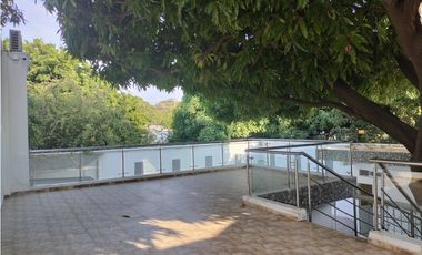 SE VENDE O ARRIENDA CASA DE USO COMERCIAL, SANTA MARTA