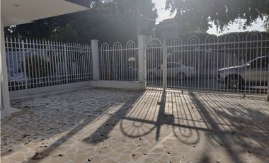 SE VENDE O ARRIENDA CASA DE USO COMERCIAL, SANTA MARTA