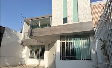 SE VENDE O ARRIENDA CASA DE USO COMERCIAL, SANTA MARTA