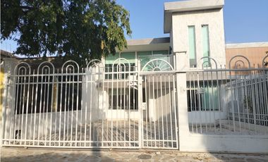 SE VENDE O ARRIENDA CASA DE USO COMERCIAL, SANTA MARTA