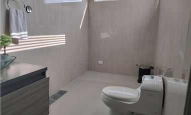 SE VENDE O ARRIENDA CASA DE USO COMERCIAL, SANTA MARTA