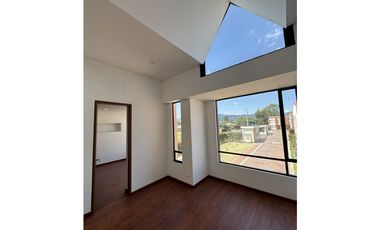 VENDO HERMOSA CASA PARA ESTRENAR EN CHIA