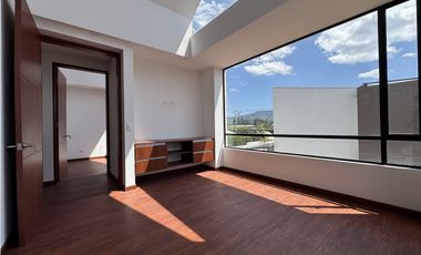 VENDO HERMOSA CASA PARA ESTRENAR EN CHIA