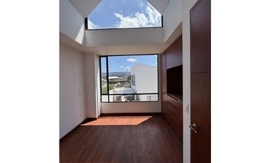 VENDO HERMOSA CASA PARA ESTRENAR EN CHIA