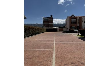 VENDO HERMOSA CASA PARA ESTRENAR EN CHIA