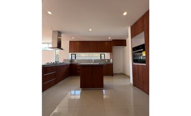 VENDO HERMOSA CASA PARA ESTRENAR EN CHIA