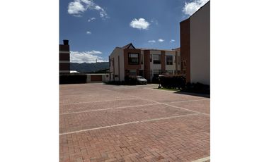 VENDO HERMOSA CASA PARA ESTRENAR EN CHIA