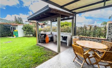 casa campetre urbana en venta, la Ceja Antioquia 900 m2. Hermosa.