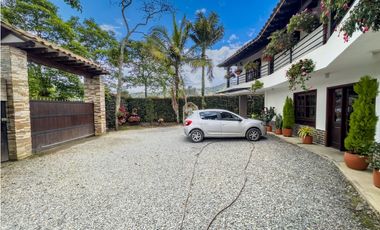 casa campetre urbana en venta, la Ceja Antioquia 900 m2. Hermosa.