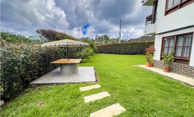 casa campetre urbana en venta, la Ceja Antioquia 900 m2. Hermosa.