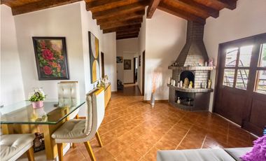 casa campetre urbana en venta, la Ceja Antioquia 900 m2. Hermosa.