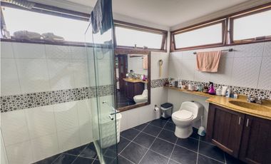 casa campetre urbana en venta, la Ceja Antioquia 900 m2. Hermosa.