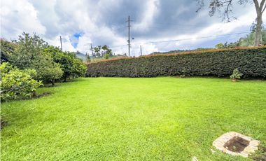 casa campetre urbana en venta, la Ceja Antioquia 900 m2. Hermosa.