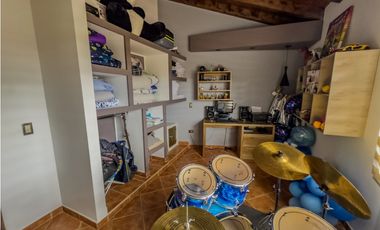 casa campetre urbana en venta, la Ceja Antioquia 900 m2. Hermosa.