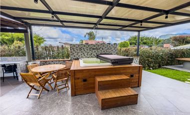 casa campetre urbana en venta, la Ceja Antioquia 900 m2. Hermosa.