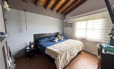 casa campetre urbana en venta, la Ceja Antioquia 900 m2. Hermosa.