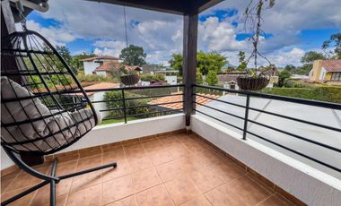 casa campetre urbana en venta, la Ceja Antioquia 900 m2. Hermosa.