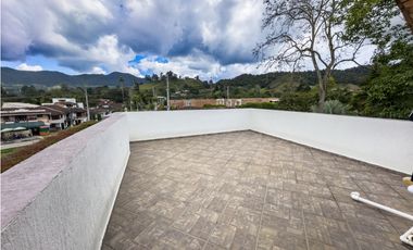 casa campetre urbana en venta, la Ceja Antioquia 900 m2. Hermosa.
