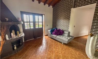 casa campetre urbana en venta, la Ceja Antioquia 900 m2. Hermosa.